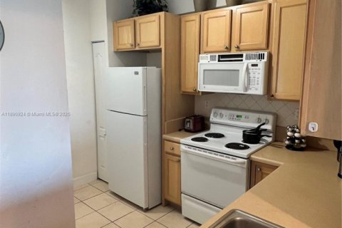 Apartamento en alquiler en South Miami, Florida, 2 dormitorios, 93.37 m2 № 1944375 - foto 19