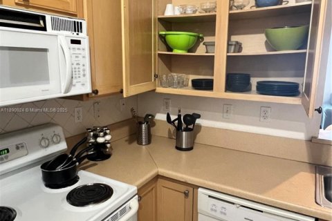 Apartamento en alquiler en South Miami, Florida, 2 dormitorios, 93.37 m2 № 1944375 - foto 18