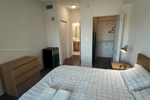 Apartamento en alquiler en South Miami, Florida, 2 dormitorios, 93.37 m2 № 1944375 - foto 28