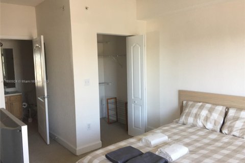 Apartamento en alquiler en South Miami, Florida, 2 dormitorios, 93.37 m2 № 1944375 - foto 7