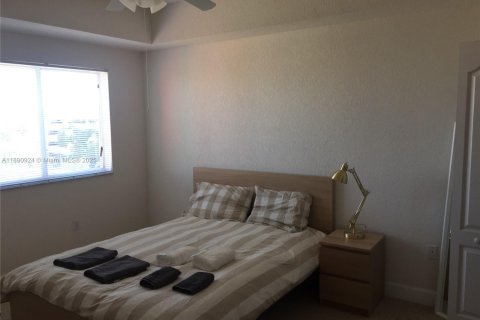 Apartamento en alquiler en South Miami, Florida, 2 dormitorios, 93.37 m2 № 1944375 - foto 10