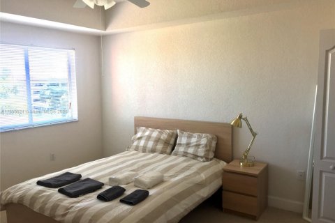 Apartamento en alquiler en South Miami, Florida, 2 dormitorios, 93.37 m2 № 1944375 - foto 11