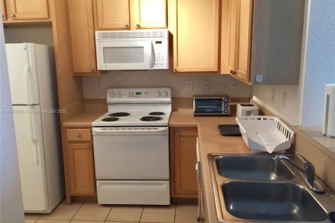 Apartamento en alquiler en South Miami, Florida, 2 dormitorios, 93.37 m2 № 1944375 - foto 3