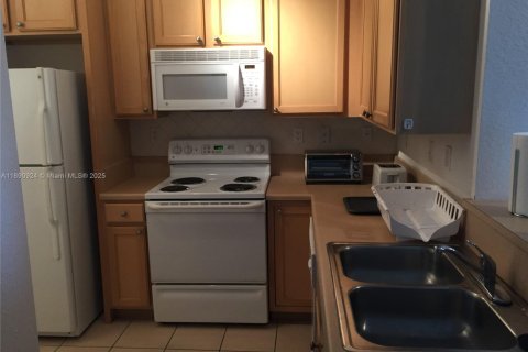 Apartamento en alquiler en South Miami, Florida, 2 dormitorios, 93.37 m2 № 1944375 - foto 2