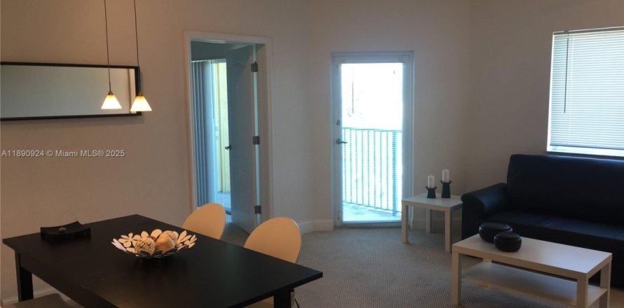 Apartamento en South Miami, Florida 2 dormitorios, 93.37 m2 № 1944375