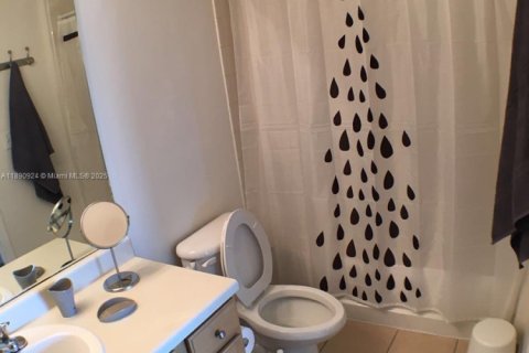 Apartamento en alquiler en South Miami, Florida, 2 dormitorios, 93.37 m2 № 1944375 - foto 14