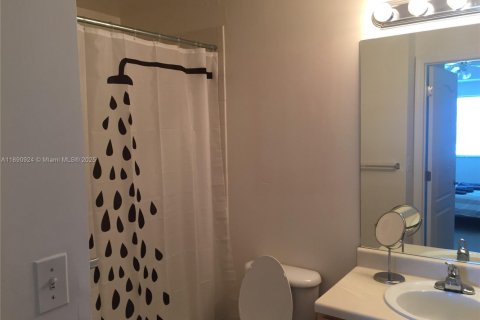 Apartamento en alquiler en South Miami, Florida, 2 dormitorios, 93.37 m2 № 1944375 - foto 8