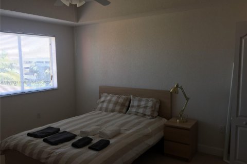 Apartamento en alquiler en South Miami, Florida, 2 dormitorios, 93.37 m2 № 1944375 - foto 12