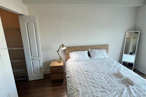 Apartamento en alquiler en South Miami, Florida, 2 dormitorios, 93.37 m2 № 1944375 - foto 24