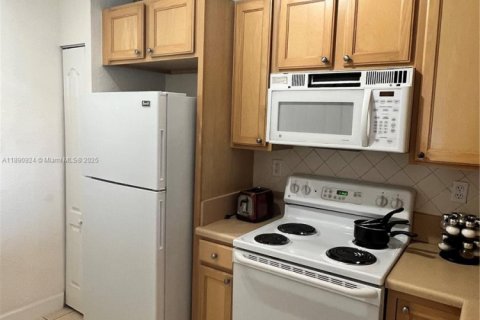 Apartamento en alquiler en South Miami, Florida, 2 dormitorios, 93.37 m2 № 1944375 - foto 15