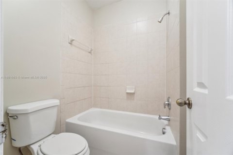 Купить виллу или дом в Хомстед, Флорида 4 комнаты, 217.95м2, № 1943777 - фото 12