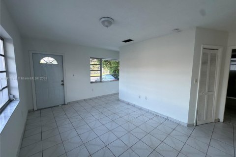 House in Miami, Florida 2 bedrooms, 172.8 sq.m. № 1953231 - photo 1