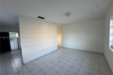 House in Miami, Florida 2 bedrooms, 172.8 sq.m. № 1953231 - photo 2