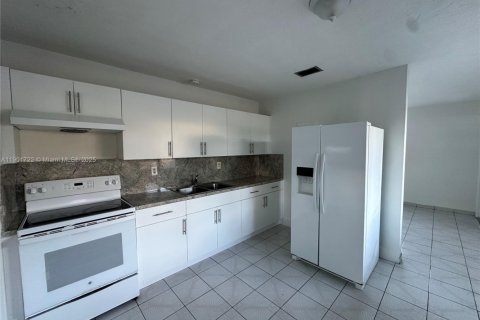 House in Miami, Florida 2 bedrooms, 172.8 sq.m. № 1953231 - photo 3