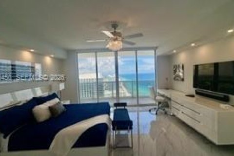 Condominio en alquiler en Hallandale Beach, Florida, 3 dormitorios, 191.84 m2 № 2355189 - foto 9