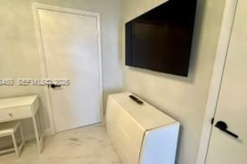 Condominio en alquiler en Hallandale Beach, Florida, 3 dormitorios, 191.84 m2 № 2355189 - foto 17
