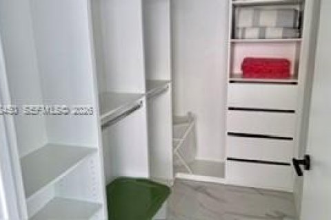 Condominio en alquiler en Hallandale Beach, Florida, 3 dormitorios, 191.84 m2 № 2355189 - foto 18