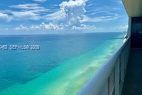 Condominio en alquiler en Hallandale Beach, Florida, 3 dormitorios, 191.84 m2 № 2355189 - foto 24