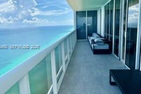 Condo à Hallandale Beach, Floride, 3 chambres  № 2355189
