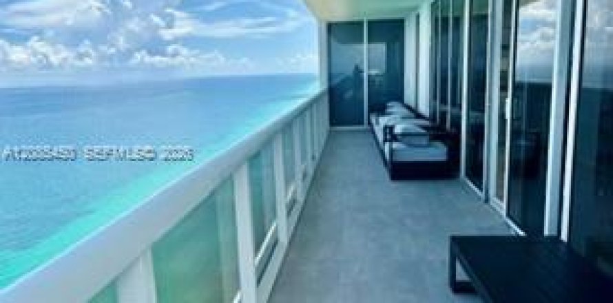 Condominio en Hallandale Beach, Florida, 3 dormitorios  № 2355189