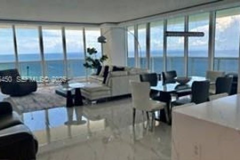 Condominio en alquiler en Hallandale Beach, Florida, 3 dormitorios, 191.84 m2 № 2355189 - foto 4