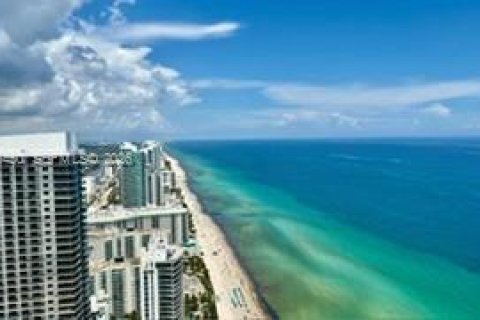 Condominio en alquiler en Hallandale Beach, Florida, 3 dormitorios, 191.84 m2 № 2355189 - foto 2