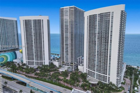 Condominio en alquiler en Hallandale Beach, Florida, 3 dormitorios, 191.84 m2 № 2355189 - foto 27