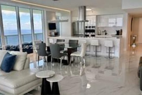 Condominio en alquiler en Hallandale Beach, Florida, 3 dormitorios, 191.84 m2 № 2355189 - foto 5