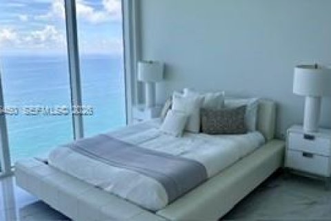 Condominio en alquiler en Hallandale Beach, Florida, 3 dormitorios, 191.84 m2 № 2355189 - foto 13