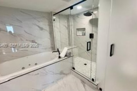 Condominio en alquiler en Hallandale Beach, Florida, 3 dormitorios, 191.84 m2 № 2355189 - foto 11