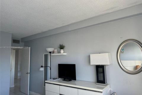 Снять в аренду кондоминиум в Санни-Айлс-Бич, Флорида 1 спальня, 64.57м2, № 1951735 - фото 12