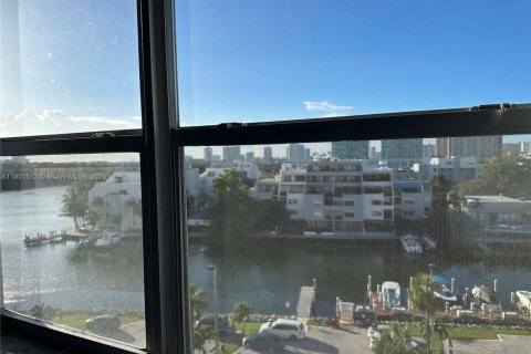 Снять в аренду кондоминиум в Санни-Айлс-Бич, Флорида 1 спальня, 64.57м2, № 1951735 - фото 11