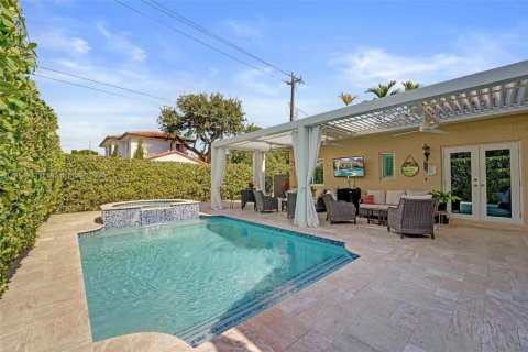 Casa en venta en Fort Lauderdale, Florida, 4 dormitorios, 204.01 m2 № 1970728 - foto 5