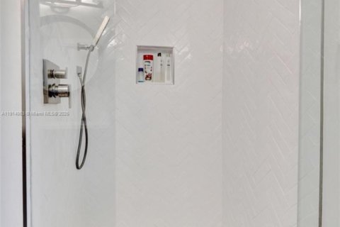 Casa en venta en Fort Lauderdale, Florida, 4 dormitorios, 204.01 m2 № 1970728 - foto 22