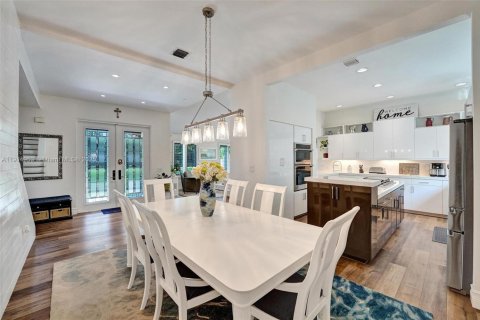 Casa en venta en Fort Lauderdale, Florida, 4 dormitorios, 204.01 m2 № 1970728 - foto 8