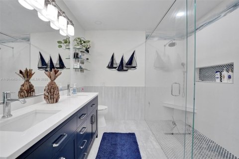 Casa en venta en Fort Lauderdale, Florida, 4 dormitorios, 204.01 m2 № 1970728 - foto 13