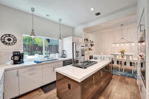 Casa en venta en Fort Lauderdale, Florida, 4 dormitorios, 204.01 m2 № 1970728 - foto 19