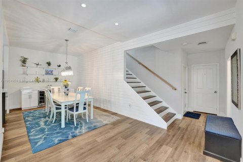 Casa en venta en Fort Lauderdale, Florida, 4 dormitorios, 204.01 m2 № 1970728 - foto 9