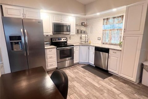 Villa ou maison à louer à Port Charlotte, Floride: 2 chambres, 113.34 m2 № 1520888 - photo 7