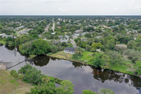 Villa ou maison à vendre à Sarasota, Floride: 2 chambres, 194.35 m2 № 2291252 - photo 13