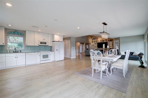 Villa ou maison à vendre à Sarasota, Floride: 2 chambres, 194.35 m2 № 2291252 - photo 18