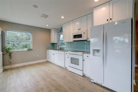 Villa ou maison à vendre à Sarasota, Floride: 2 chambres, 194.35 m2 № 2291252 - photo 16