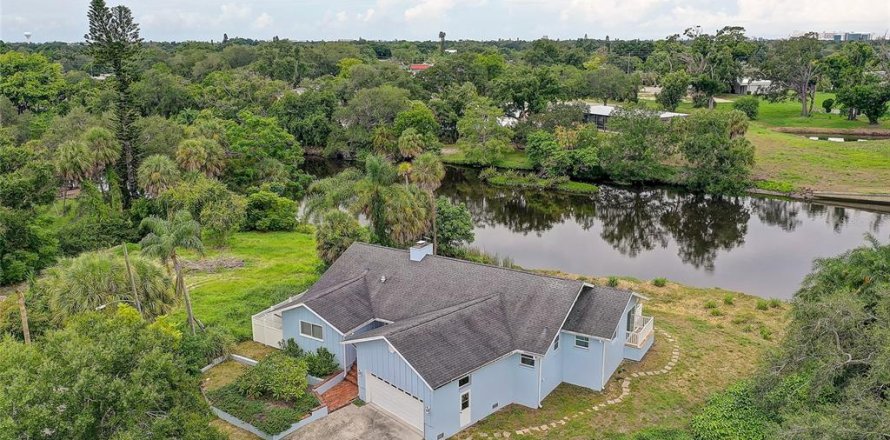 Villa ou maison à Sarasota, Floride 2 chambres, 194.35 m2 № 2291252