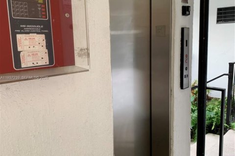 Apartment in Miami Beach, Florida 1715.63 sq.m. № 1996240 - photo 4