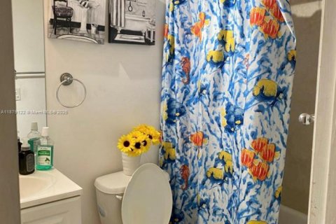 Condo in Miami, Florida, 2 bedrooms  № 1920606 - photo 16