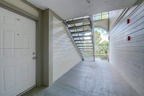 Condo in Miami, Florida, 2 bedrooms  № 1920606 - photo 23