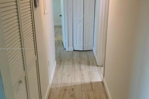 Condo in Miami, Florida, 2 bedrooms  № 1920606 - photo 27