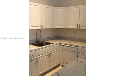 Condo in Miami, Florida, 2 bedrooms  № 1920606 - photo 6