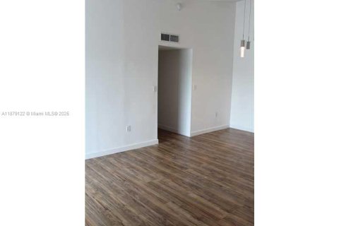 Condo in Miami, Florida, 2 bedrooms  № 1920606 - photo 2