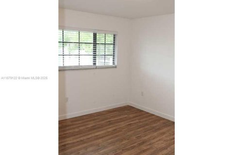 Condo in Miami, Florida, 2 bedrooms  № 1920606 - photo 10